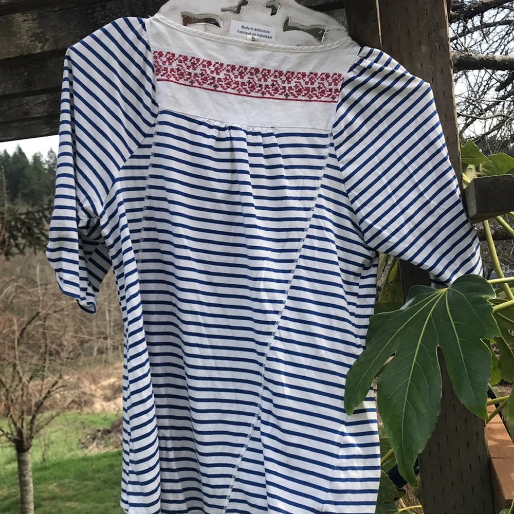 Embroidered tee - Picture 2 of 2